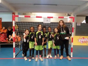 jogos de oeiras crianças a jogar andebol