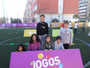 jogos de oeiras crianças praticando atletismo