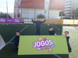 jogos de oeiras crianças praticando atletismo