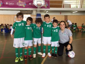 jogos de oeiras crianças a jogar futsal