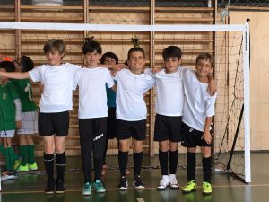 jogos de oeiras crianças a jogar futsal