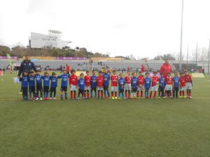 jogos de oeiras crianças a jogar futebol