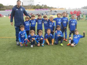 jogos de oeiras crianças a jogar futebol