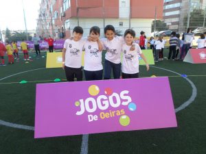 jogos de oeiras crianças praticando atletismo