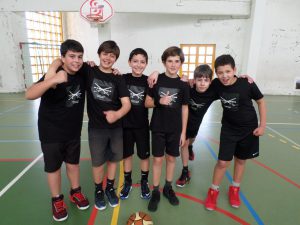 jogos de oeiras crianças a jogar basquetebol