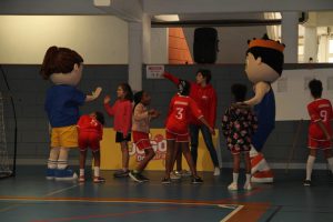 jogos de oeiras crianças a jogar andebol