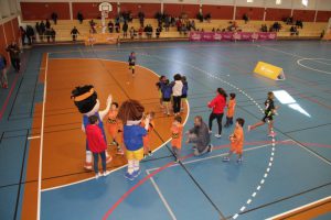 jogos de oeiras crianças a jogar andebol