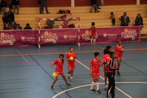 jogos de oeiras crianças a jogar andebol