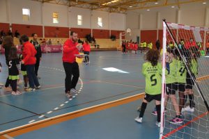 jogos de oeiras crianças a jogar andebol