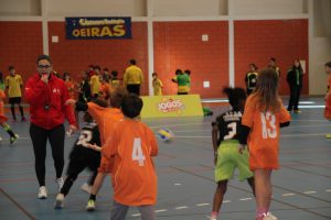 jogos de oeiras crianças a jogar andebol