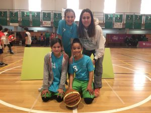 jogos de oeiras crianças a jogar basquetebol