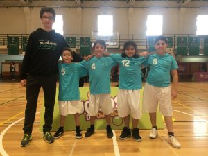 jogos de oeiras crianças a jogar basquetebol