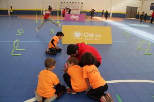 jogos de oeiras crianças a fazer atletismo