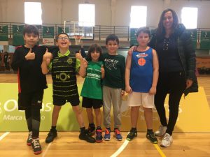 jogos de oeiras crianças a jogar basquetebol