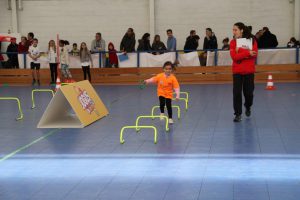 jogos de oeiras crianças a fazer atletismo