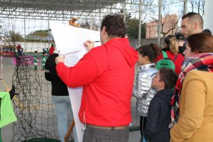 jogos de oeiras crianças a jogar futebol