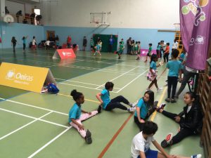 jogos de oeiras crianças a jogar basquetebol