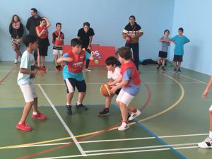 jogos de oeiras crianças a jogar basquetebol