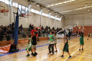 jogos de oeiras crianças a jogar basquetebol