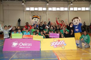 jogos de oeiras crianças a jogar basquetebol