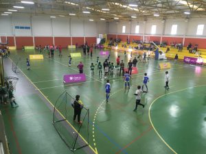 jogos de oeiras crianças a jogar futsal