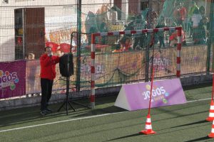 jogos de oeiras crianças praticando atletismo