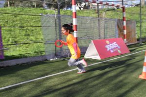 jogos de oeiras crianças praticando atletismo