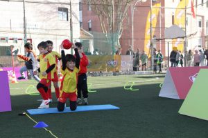 jogos de oeiras crianças praticando atletismo