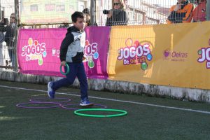 jogos de oeiras crianças praticando atletismo