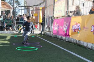 jogos de oeiras crianças praticando atletismo