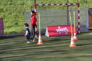 jogos de oeiras crianças praticando atletismo