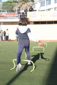 jogos de oeiras crianças praticando atletismo