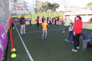 jogos de oeiras crianças praticando atletismo