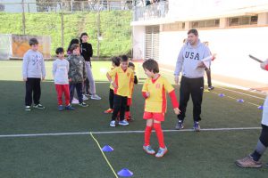 jogos de oeiras crianças praticando atletismo