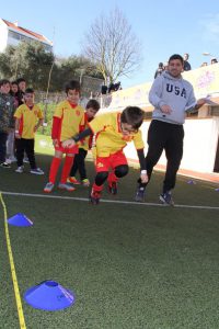 jogos de oeiras crianças praticando atletismo