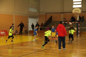 jogos de oeiras crianças a jogar andebol