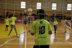 jogos de oeiras crianças a jogar andebol