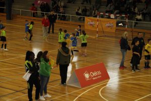 jogos de oeiras crianças a jogar andebol