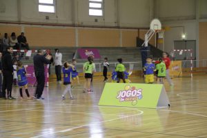 jogos de oeiras crianças a jogar andebol