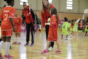 jogos de oeiras crianças a jogar andebol