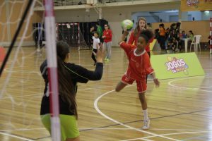 jogos de oeiras crianças a jogar andebol