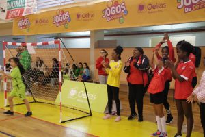 jogos de oeiras crianças a jogar andebol