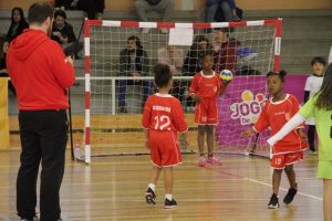 jogos de oeiras crianças a jogar andebol