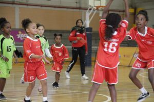 jogos de oeiras crianças a jogar andebol