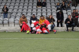 jogos de oeiras crianças a jogar futebol