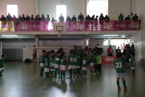 jogos de oeiras crianças a jogar futsal