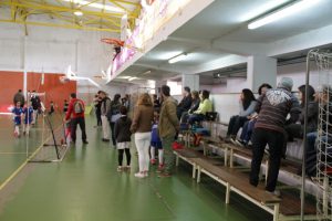 jogos de oeiras crianças a jogar futsal