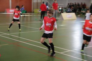 jogos de oeiras crianças a jogar futsal