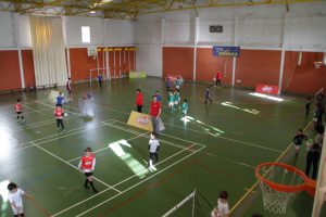 jogos de oeiras crianças a jogar futsal