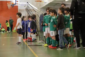 jogos de oeiras crianças a jogar futsal